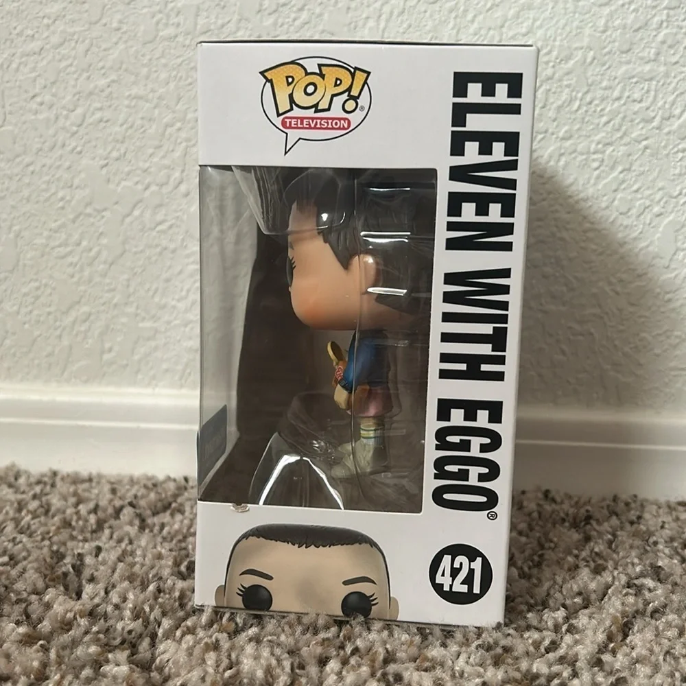 Funko POP TV Stranger Things Eleven with Eggo Bloody Nose #421- NIB - Picture 4 of 4